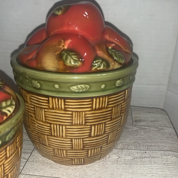 Vintage APPLES IN A BASKET Canister 3 piece set …   EXCELLENT CONDITION - Picture 4 of 16